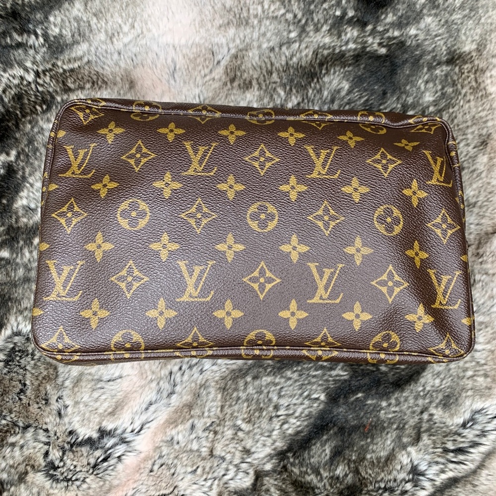 💯 Auth LOUIS VUITTON Monogram Trousse Toilette 28
